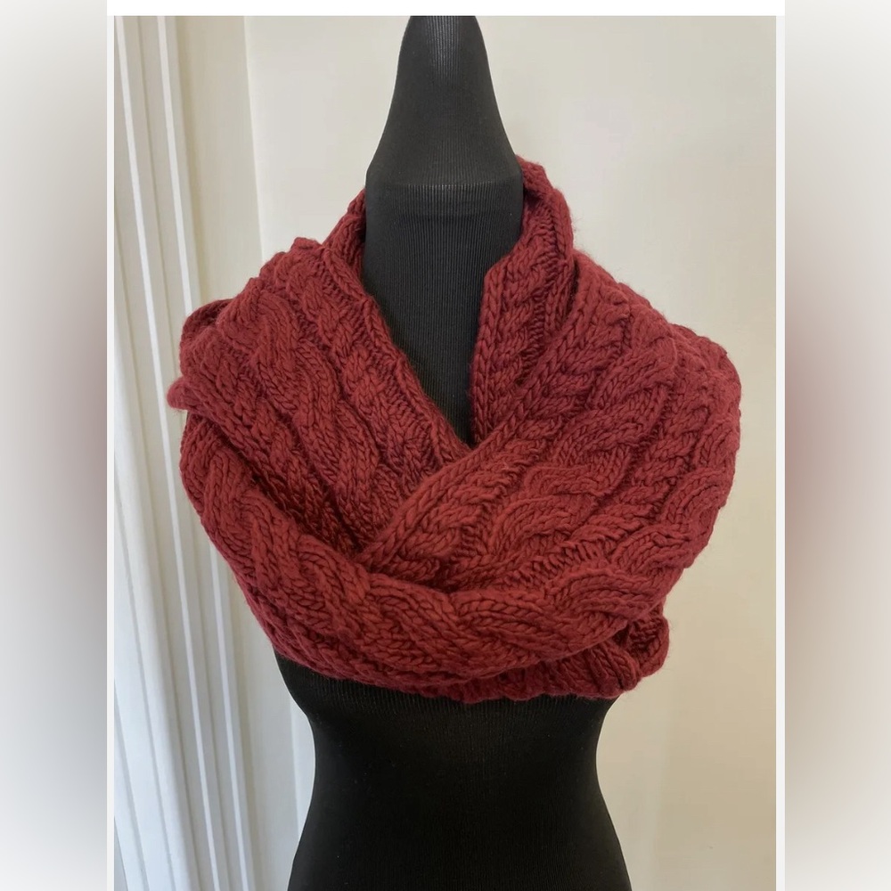 NWT Michael Kors Cable Knit Infinty Scarf 🧣 Dark Red